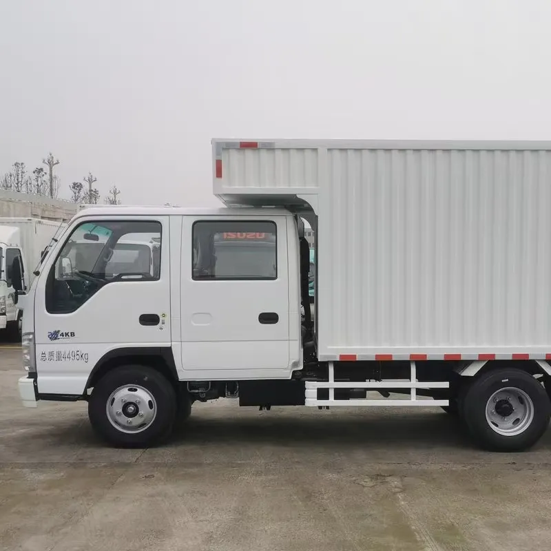 Двухрядный грузовой автомобиль с фургонной надстройкой Qingling Isuzu 100P.