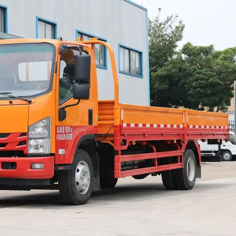 Среднетоннажный грузовик Qingling Isuzu с однорядной бортовой платформой 700P.