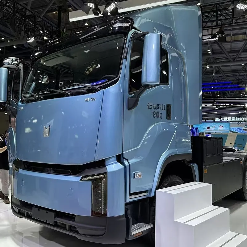 Тяжелый грузовик Qingling Isuzu Lingjie.